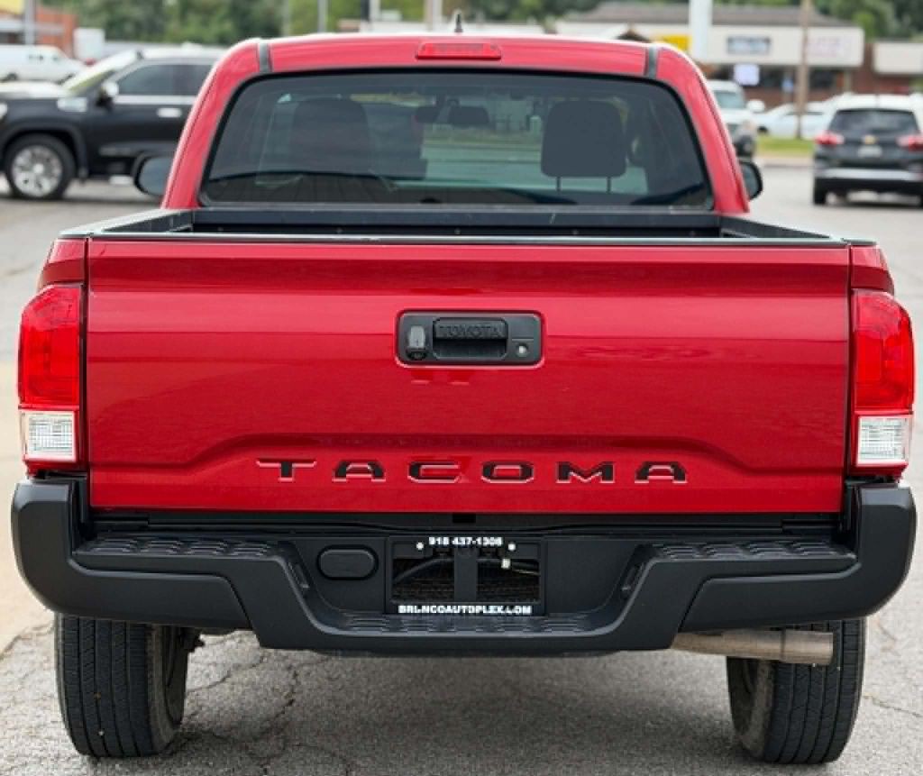 2017 Toyota Tacoma Image 5