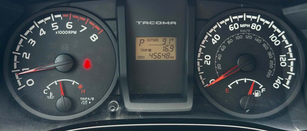 2017 Toyota Tacoma Image 12