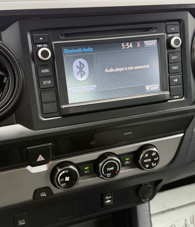 2017 Toyota Tacoma Image 13