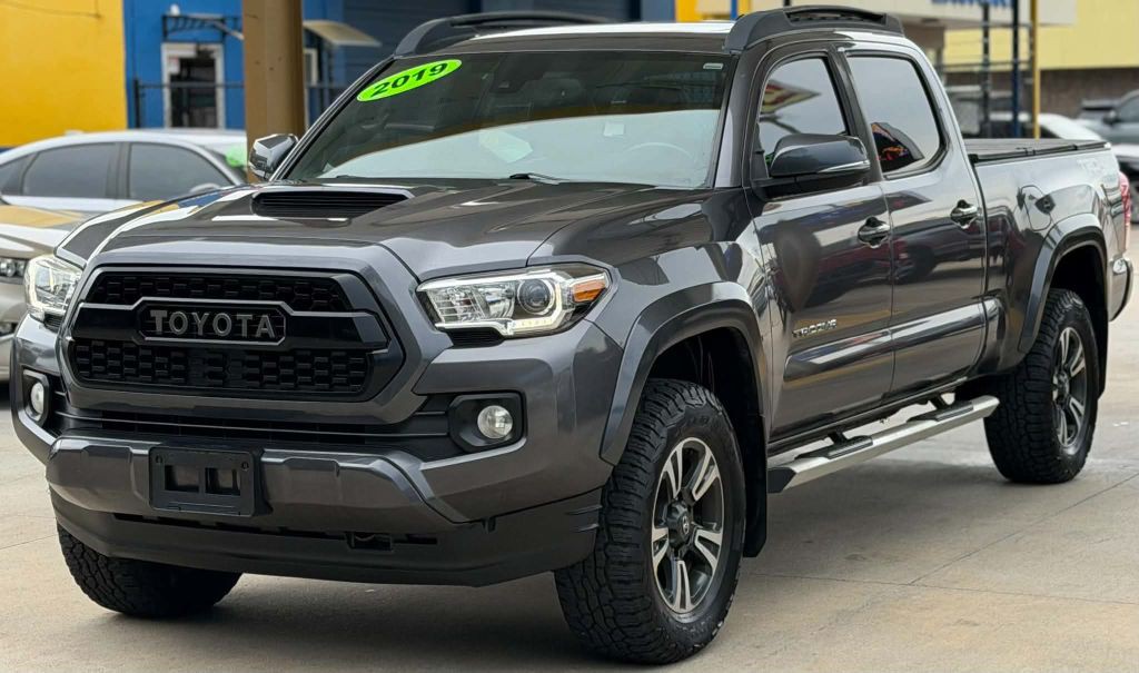 2019 Toyota Tacoma Image 1