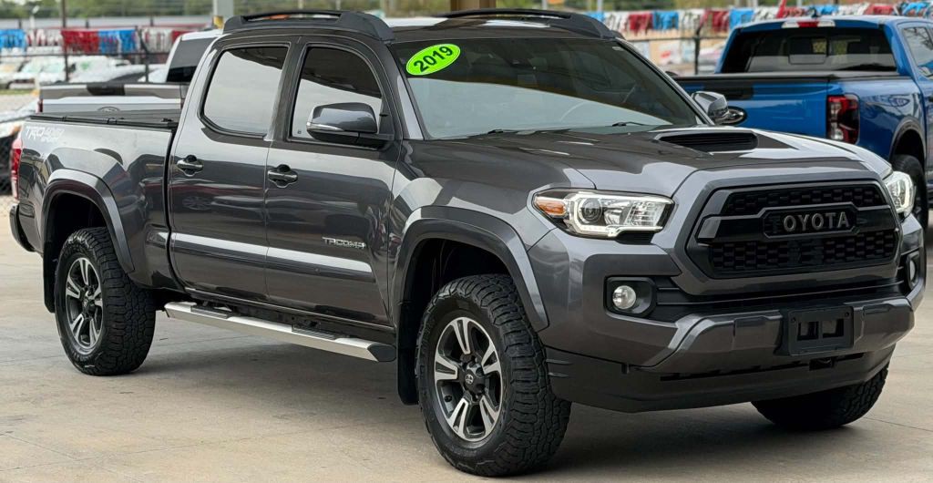 2019 Toyota Tacoma Image 3