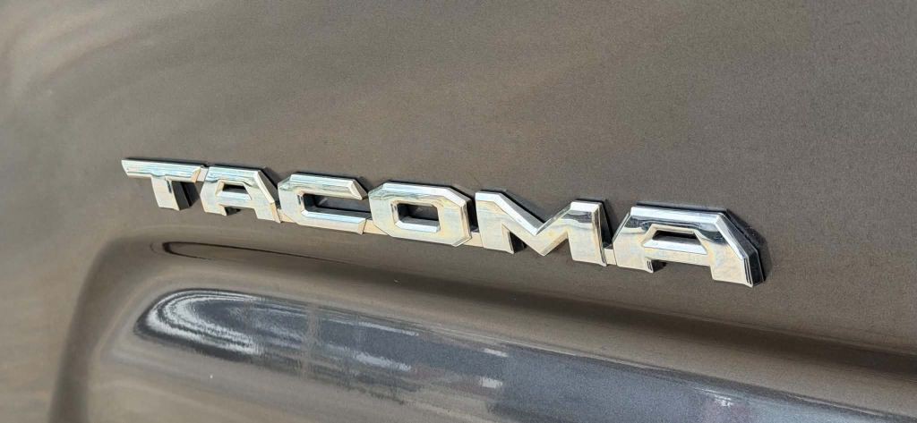 2019 Toyota Tacoma Image 9