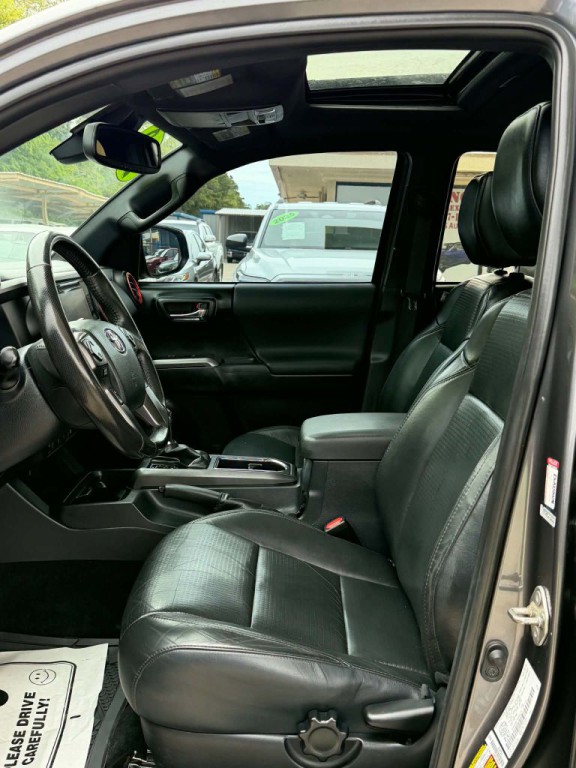 2019 Toyota Tacoma Image 10