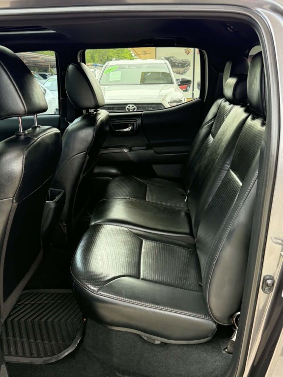 2019 Toyota Tacoma Image 11