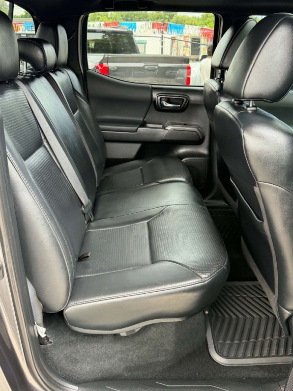 2019 Toyota Tacoma Image 12