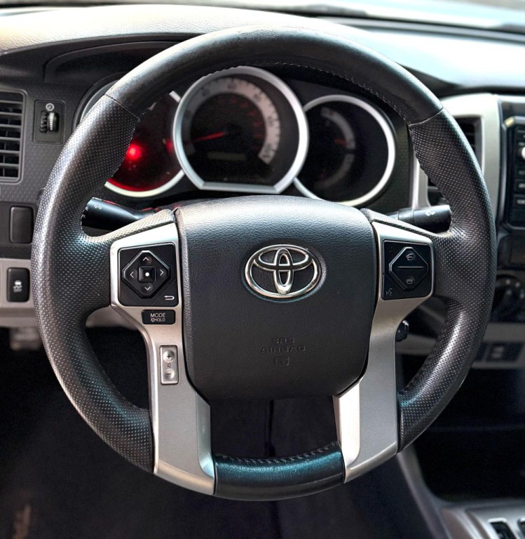 2015 Toyota Tacoma Image 12