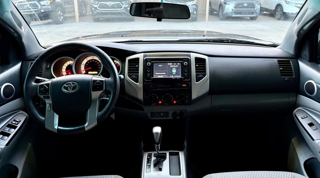 2015 Toyota Tacoma Image 14