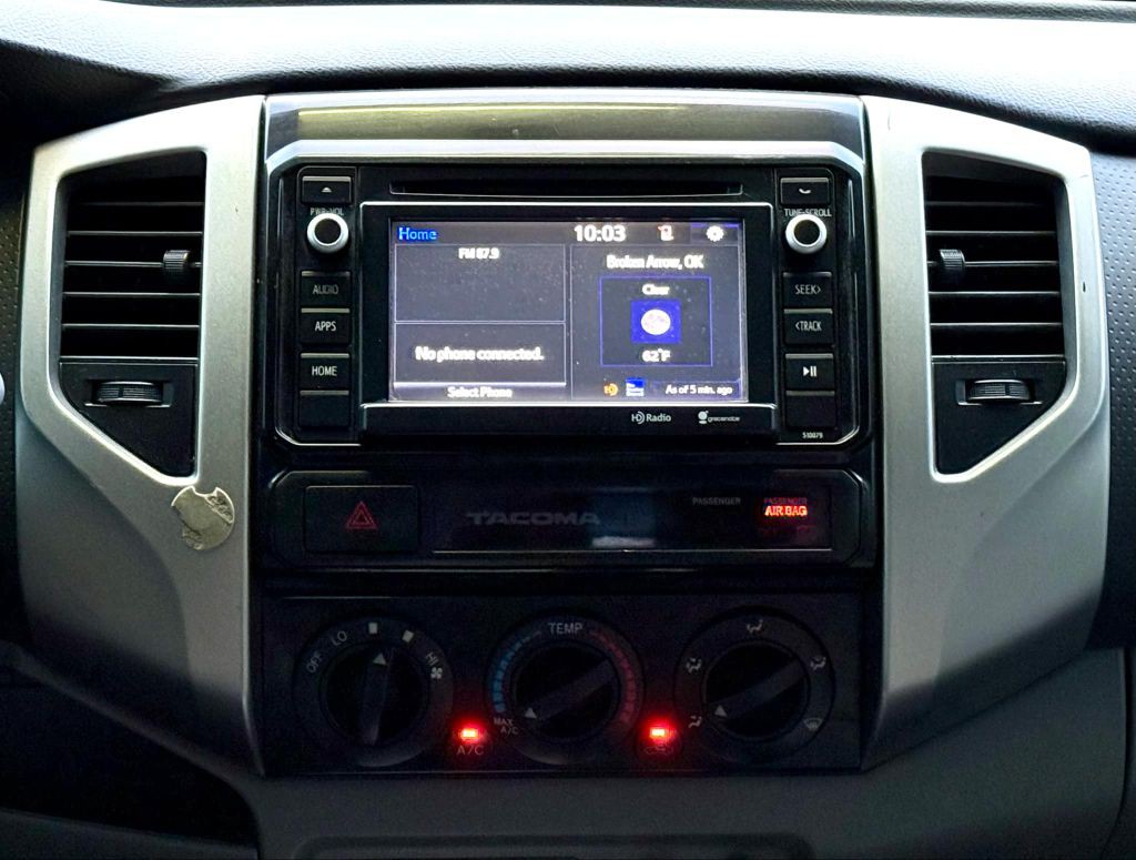 2015 Toyota Tacoma Image 16