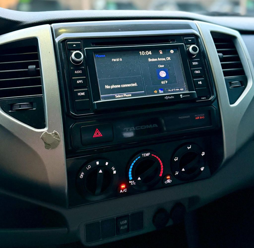 2015 Toyota Tacoma Image 18