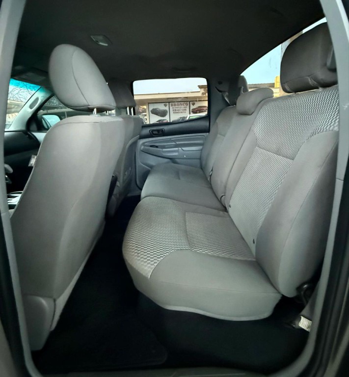2015 Toyota Tacoma Image 21