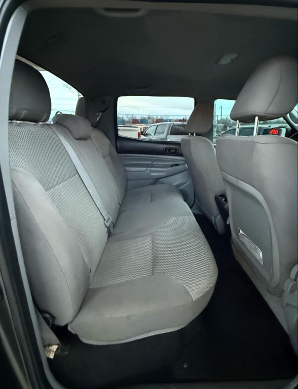 2015 Toyota Tacoma Image 22