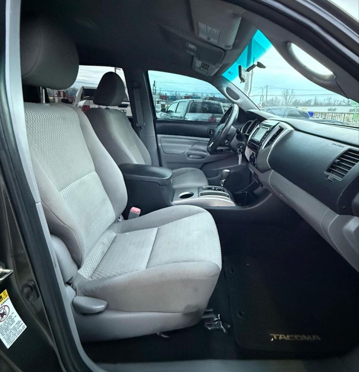 2015 Toyota Tacoma Image 23