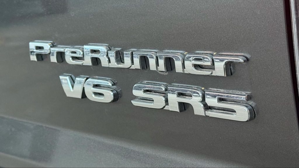 2015 Toyota Tacoma Image 25