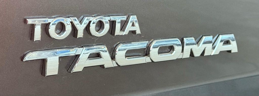 2015 Toyota Tacoma Image 26