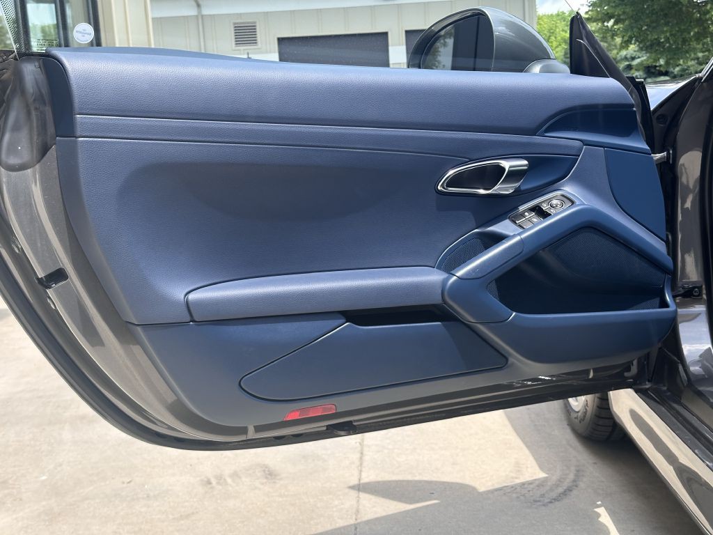 2015 Porsche Cayman Image 23