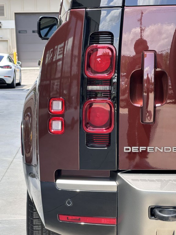2024 Land Rover Defender Image 13