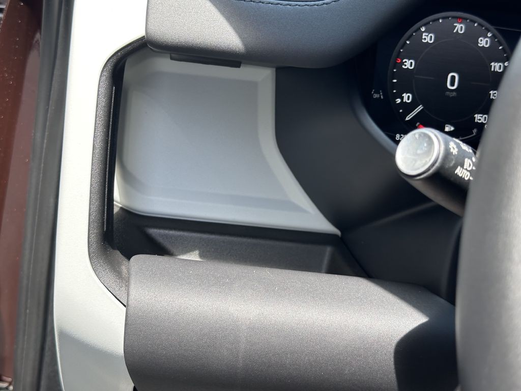 2024 Land Rover Defender Image 31