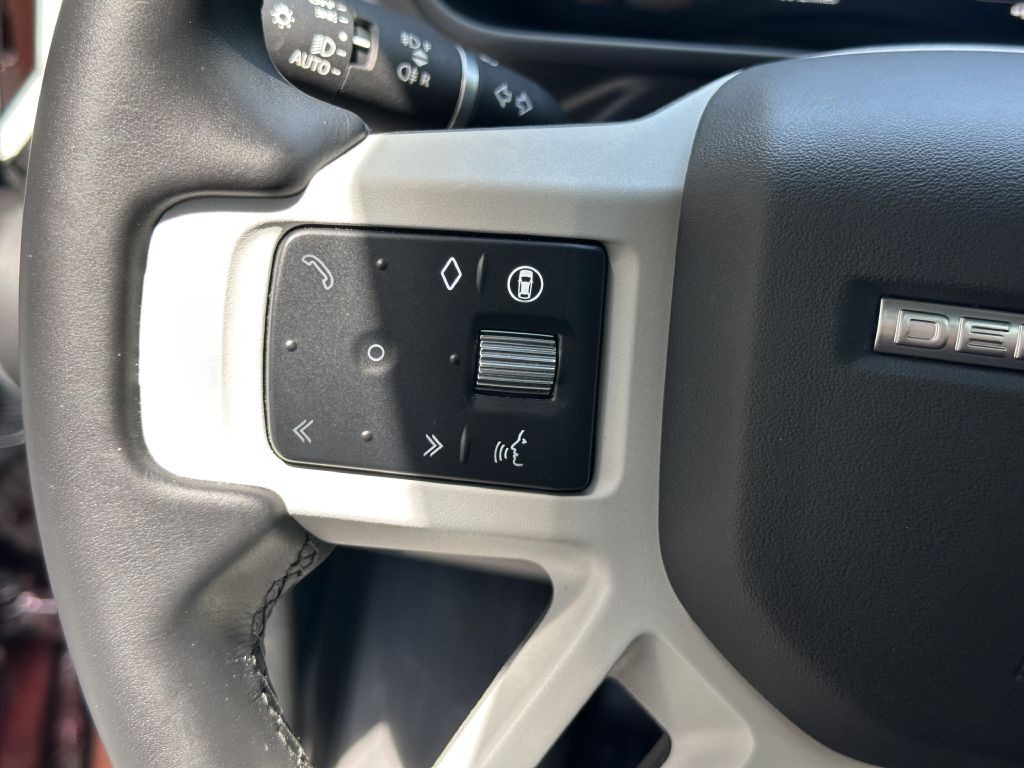 2024 Land Rover Defender Image 35