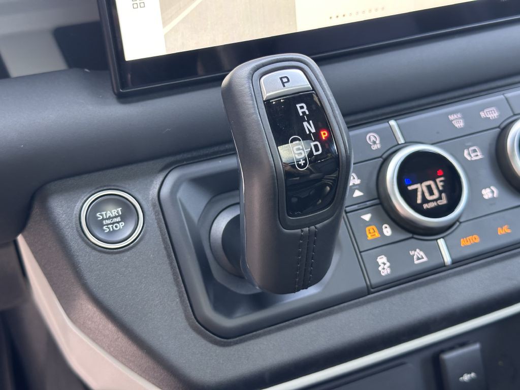 2024 Land Rover Defender Image 42