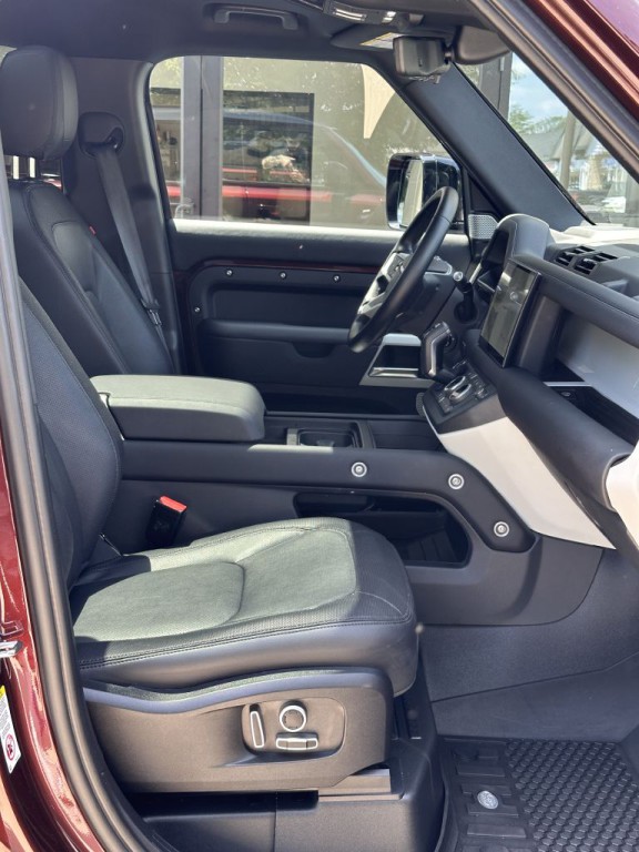 2024 Land Rover Defender Image 55