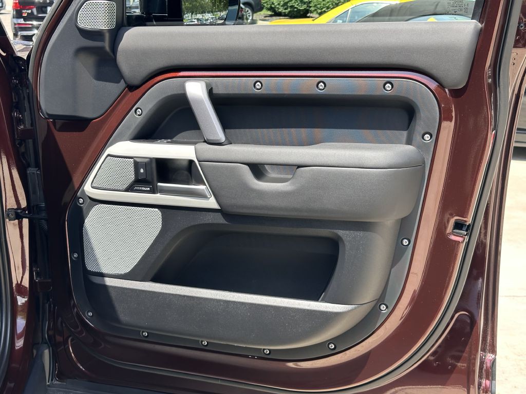 2024 Land Rover Defender Image 56