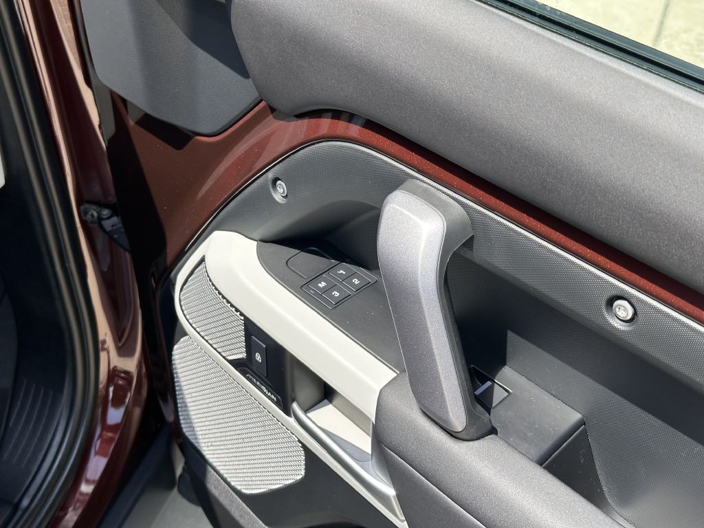 2024 Land Rover Defender Image 57