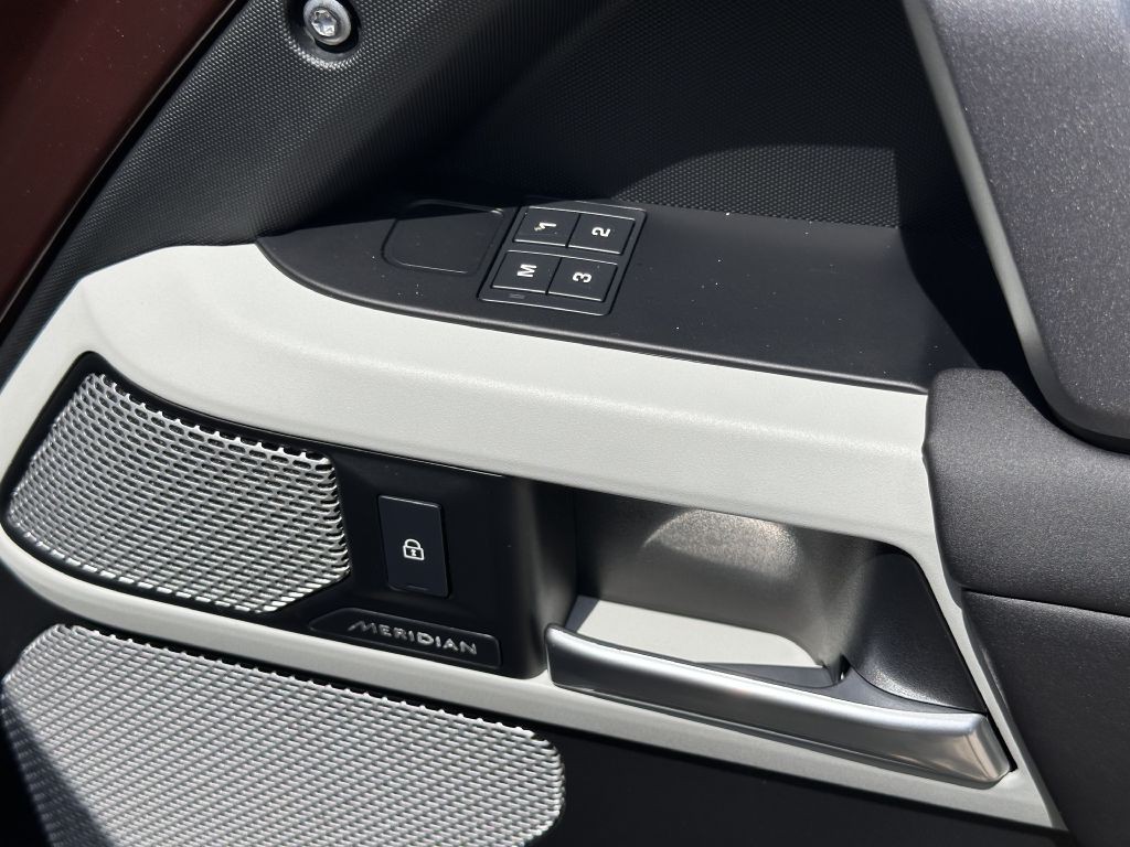 2024 Land Rover Defender Image 58