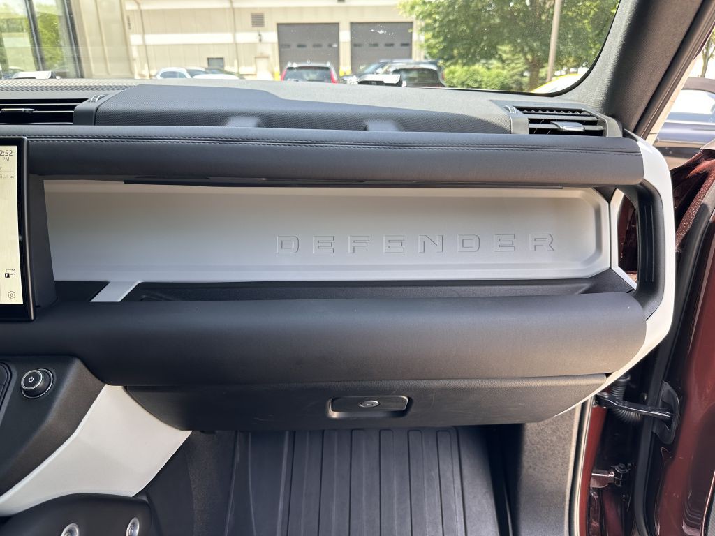 2024 Land Rover Defender Image 64