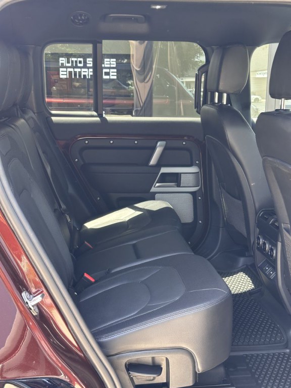 2024 Land Rover Defender Image 87