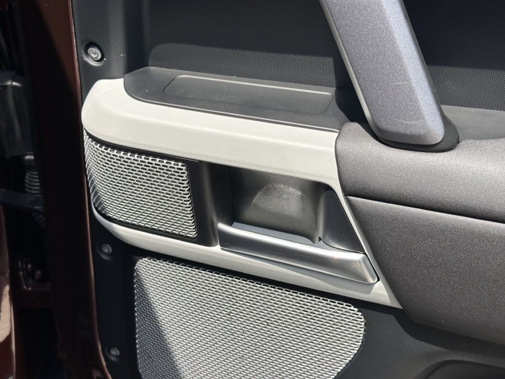 2024 Land Rover Defender Image 90