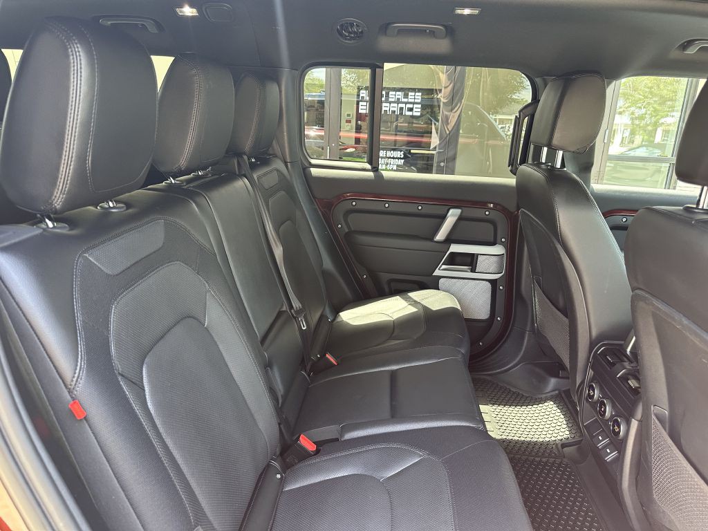 2024 Land Rover Defender Image 95