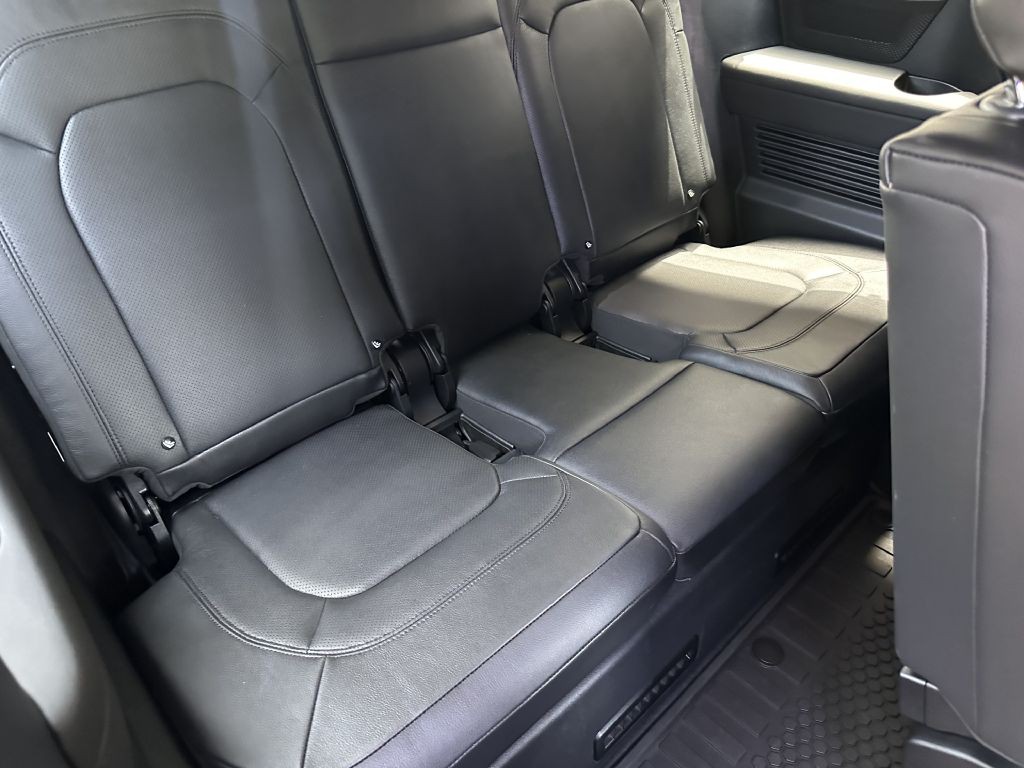 2024 Land Rover Defender Image 97