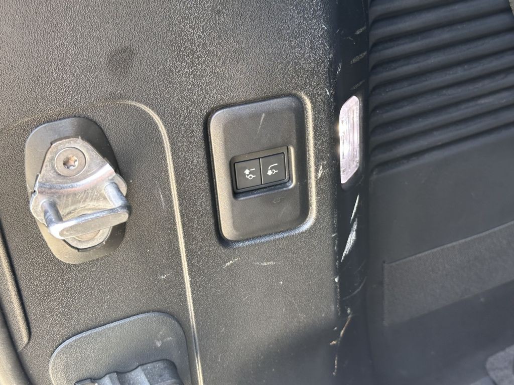2024 Land Rover Defender Image 106