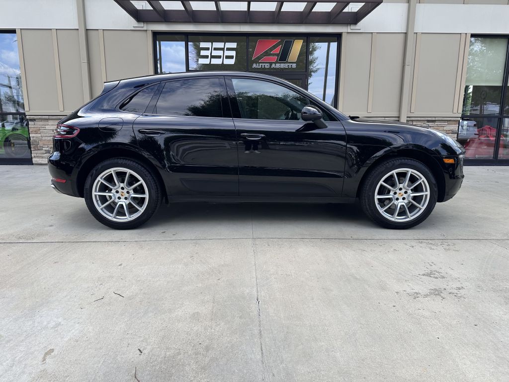2017 Porsche Macan Image 2
