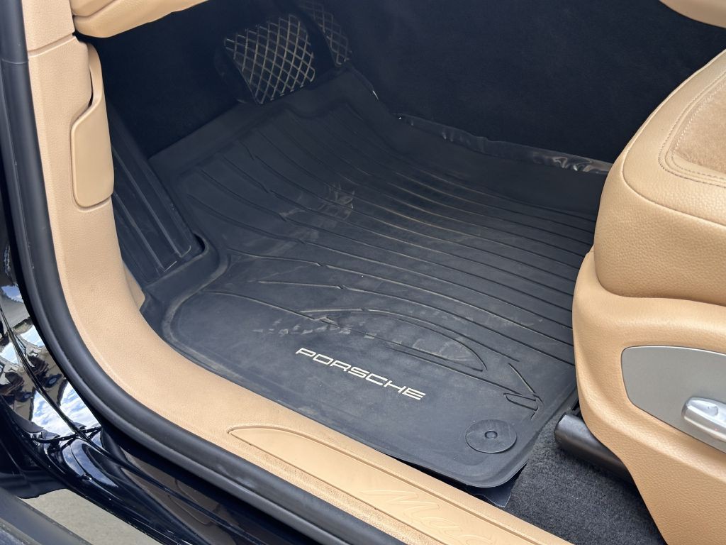 2017 Porsche Macan Image 26