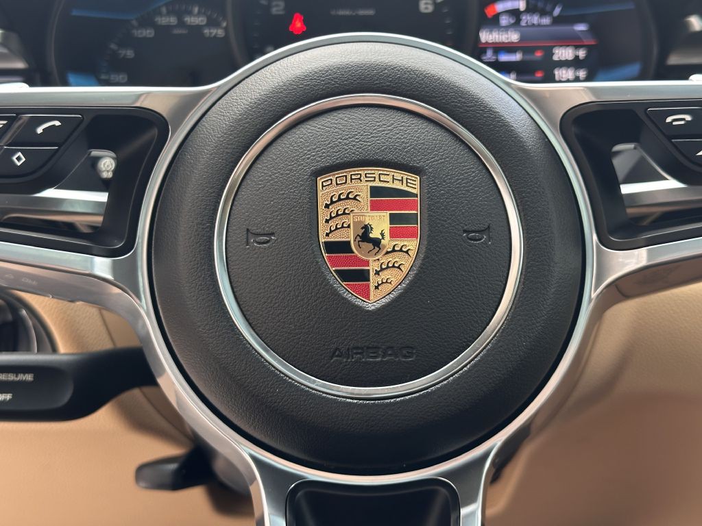 2017 Porsche Macan Image 33