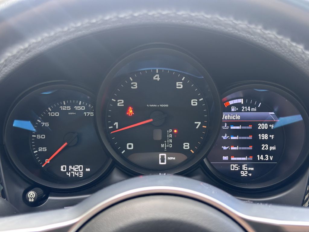 2017 Porsche Macan Image 38