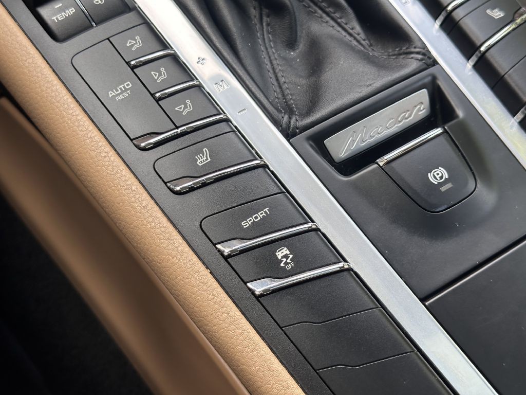 2017 Porsche Macan Image 49