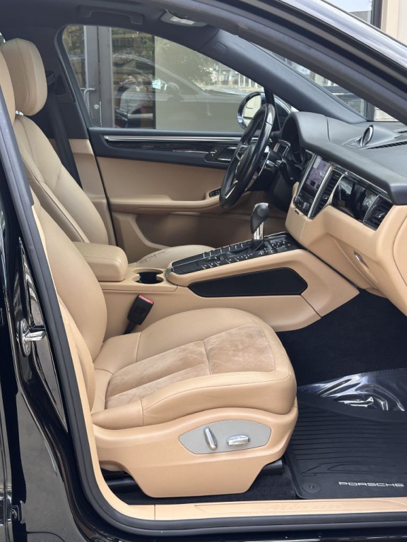 2017 Porsche Macan Image 59