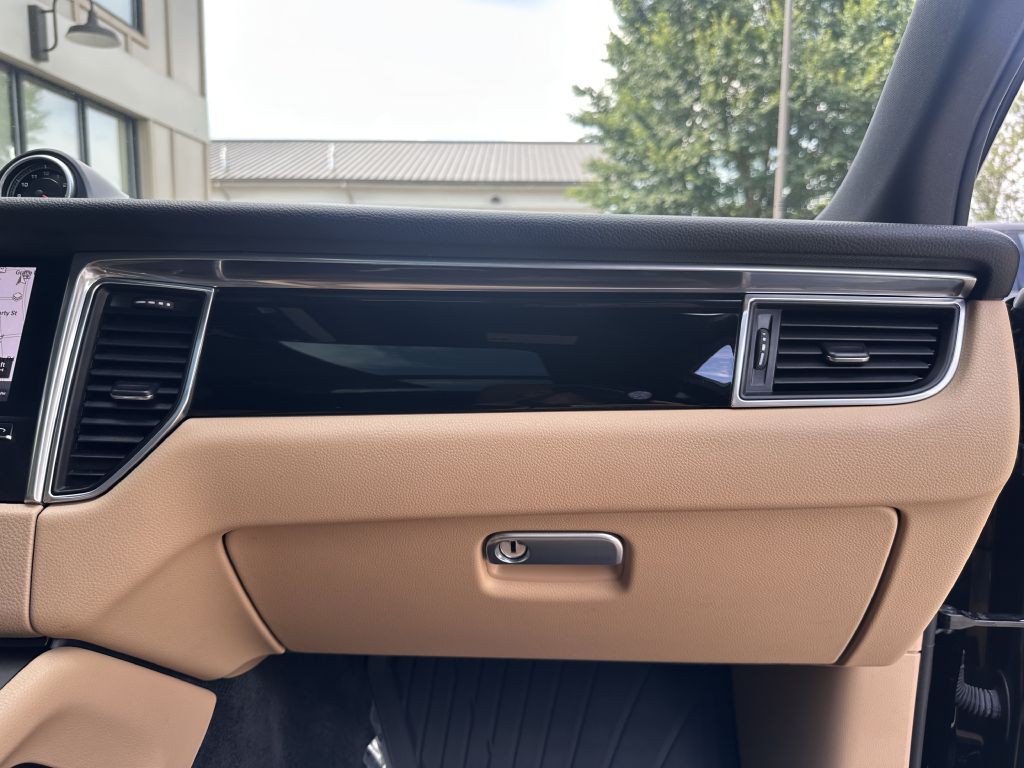 2017 Porsche Macan Image 69
