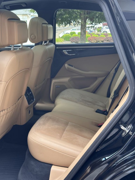 2017 Porsche Macan Image 74