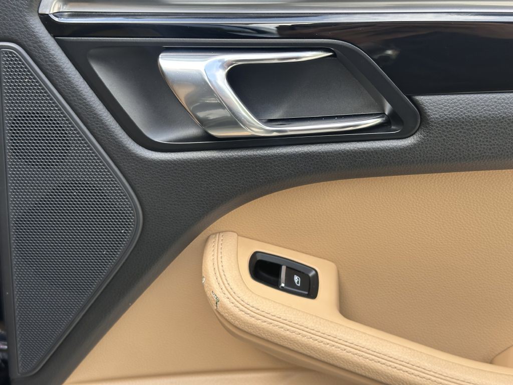 2017 Porsche Macan Image 87