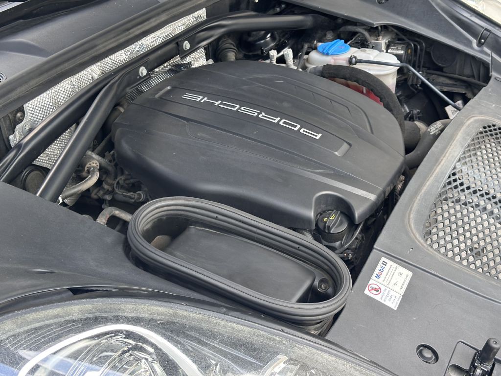 2017 Porsche Macan Image 101
