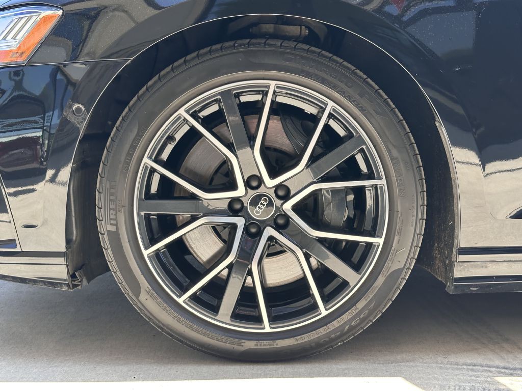 2021 Audi A8 Image 16