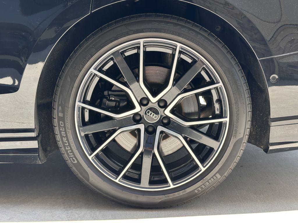 2021 Audi A8 Image 17