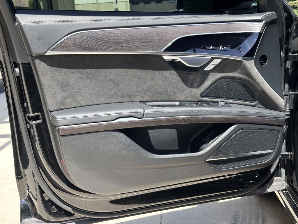 2021 Audi A8 Image 23