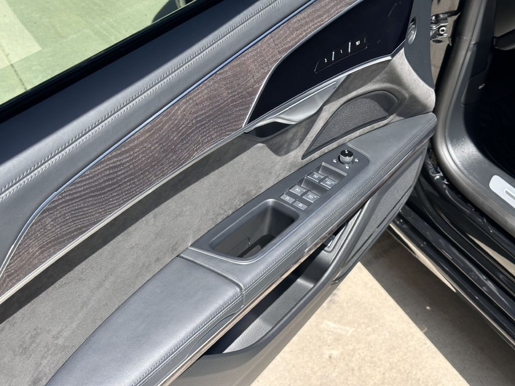 2021 Audi A8 Image 24