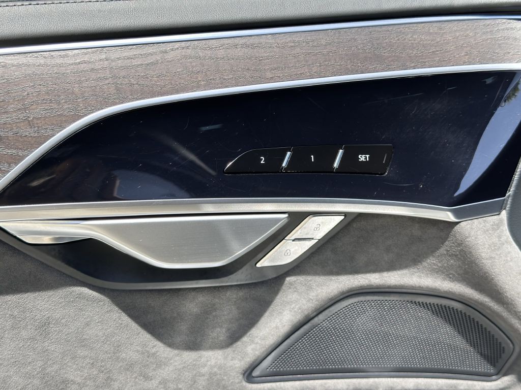2021 Audi A8 Image 25