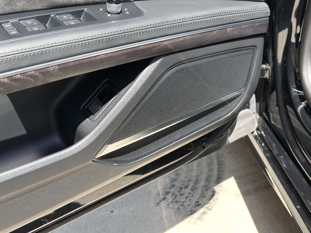 2021 Audi A8 Image 27