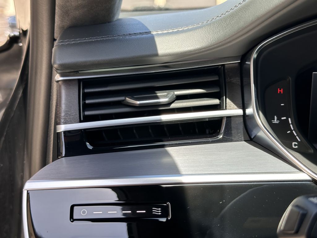 2021 Audi A8 Image 33
